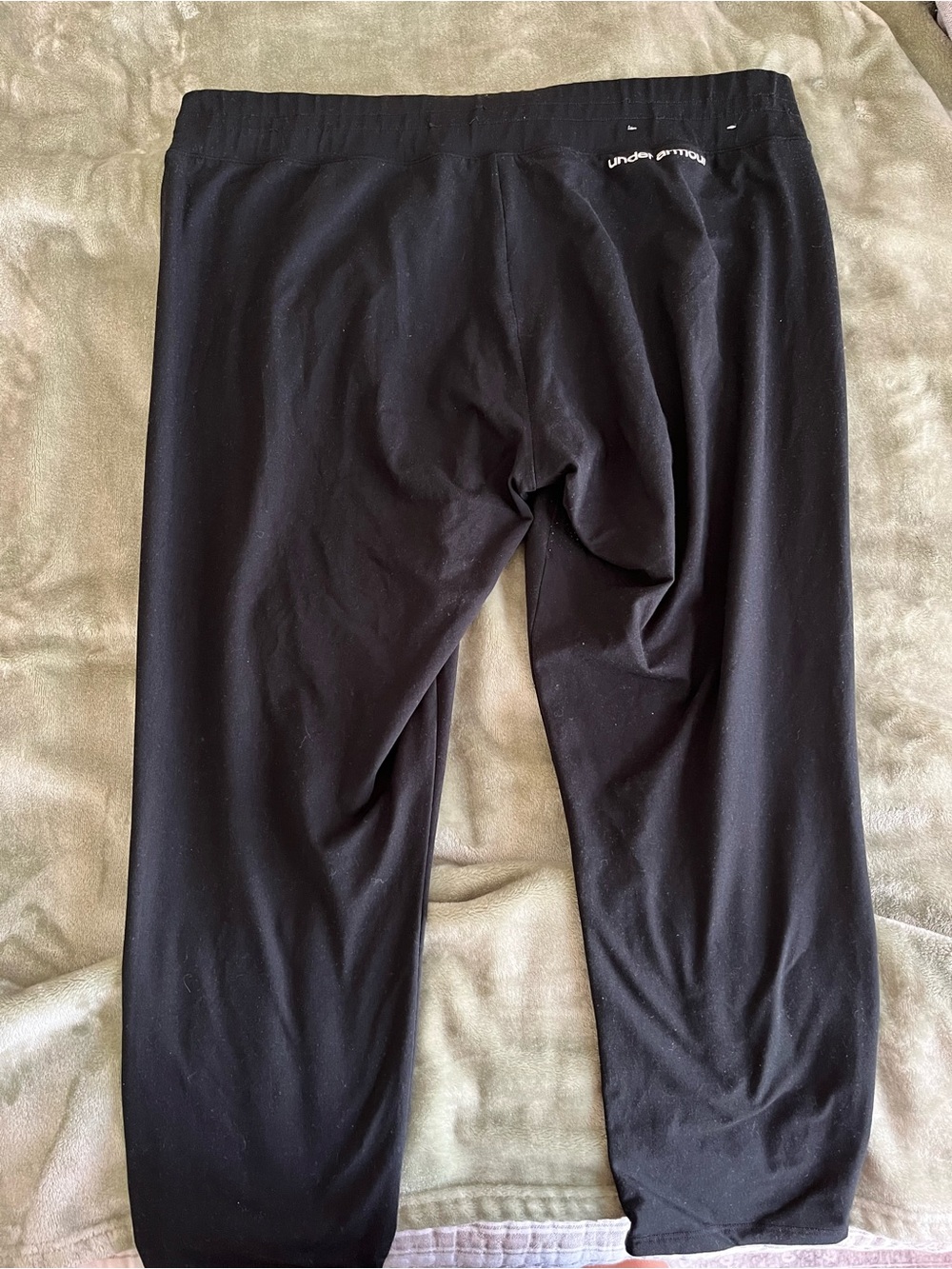 Under Armour Black Athletic cropped - Picture 2 of 4